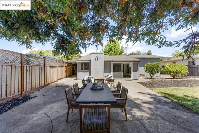 615 Manuel Dr, Novato CA: https://media.crmls.org/mediaz/b009a127-ffd9-43a5-8572-43cbe9934d26.jpg