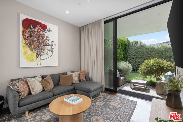 1102 Amoroso Place, Venice CA: https://media.crmls.org/mediaz/b009b809-fb2d-4df8-9bc1-305e32b0d2a6.jpg