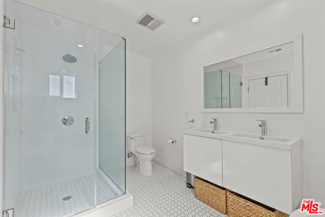 15153 La Maida Street, Sherman Oaks CA: https://media.crmls.org/mediaz/b009ec5f-57a0-41c6-b7e6-afbd31274178.jpg