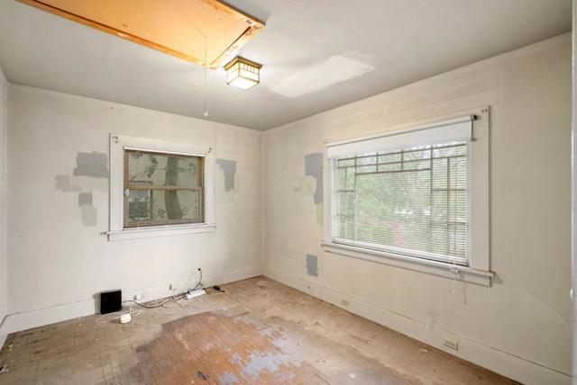 30 Clinton Street, Redwood City CA: https://media.crmls.org/mediaz/b00a1124-83ee-4317-b202-a24722c070db.jpg