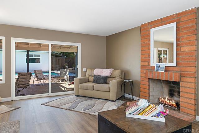 Detail Gallery Image 4 of 43 For 5676 Chateau Dr, San Diego,  CA 92117 - 7 Beds | 3/2 Baths