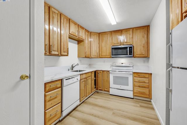 47112 Warm Springs Blvd, Fremont CA: https://media.crmls.org/mediaz/b00a4167-13db-47cf-a5c2-5ebb5ee4bc5b.jpg