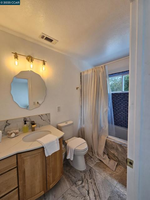 2785 Butters Dr, Oakland CA: https://media.crmls.org/mediaz/b00a468d-2a9a-401c-b4ab-c790eb87aa92.jpg