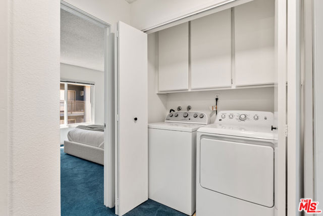 22038 Vanowen Street, Woodland Hills CA: https://media.crmls.org/mediaz/b00ac2e9-10f5-42c3-9b9c-fe73b3e0d04e.jpg