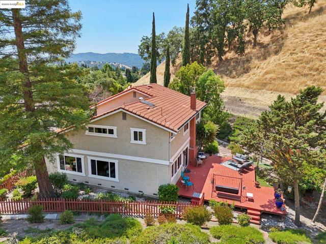 2353 Benham Ct, Walnut Creek CA: https://media.crmls.org/mediaz/b00aed1a-d94e-4dbb-af96-b67a7cb2cdfe.jpg