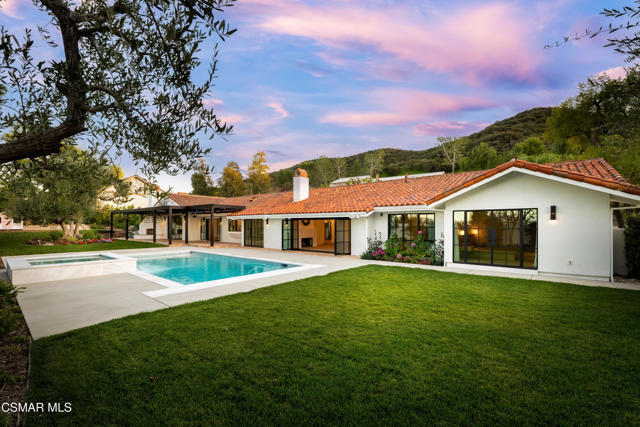 87 Pinecrest Road, Westlake Village CA: https://media.crmls.org/mediaz/b00b1c57-601f-418f-b3f8-2a3f6e4170ab.jpg