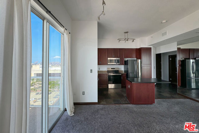 488 E Ocean Boulevard, Long Beach CA: https://media.crmls.org/mediaz/b00b27fe-a02d-4295-9edd-c73daa704064.jpg
