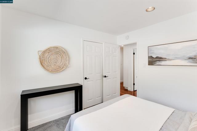 2424 San Miguel Dr, Walnut Creek CA: https://media.crmls.org/mediaz/b00b568c-2017-4040-a32d-01d85024c45e.jpg