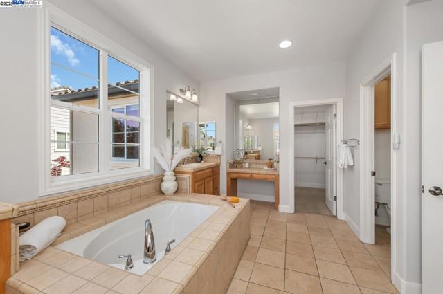 5640 Carnegie Way, Livermore CA: https://media.crmls.org/mediaz/b00c245f-550c-498f-afe4-c567d0ae842d.jpg