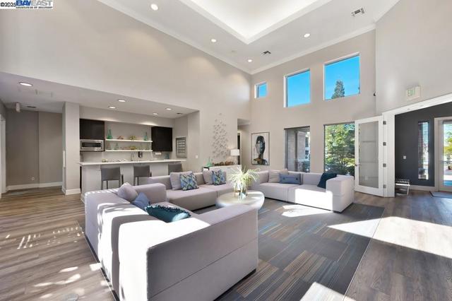 701 Gibson Dr, Roseville CA: https://media.crmls.org/mediaz/b00c246b-0e96-48e4-aa76-570f29274f56.jpg