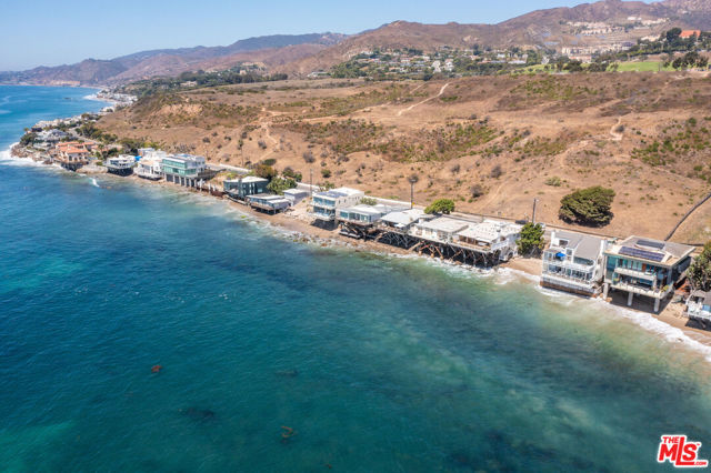 24208 Malibu Road, Malibu CA: https://media.crmls.org/mediaz/b00c62aa-51a8-460a-a887-4dcfaca1c537.jpg
