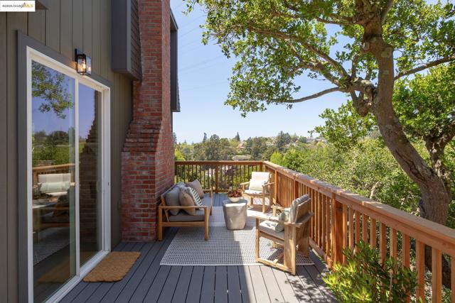 2 Cavendish Ln, Piedmont CA: https://media.crmls.org/mediaz/b00d433d-58f0-44f7-b8e7-c8640207e3df.jpg