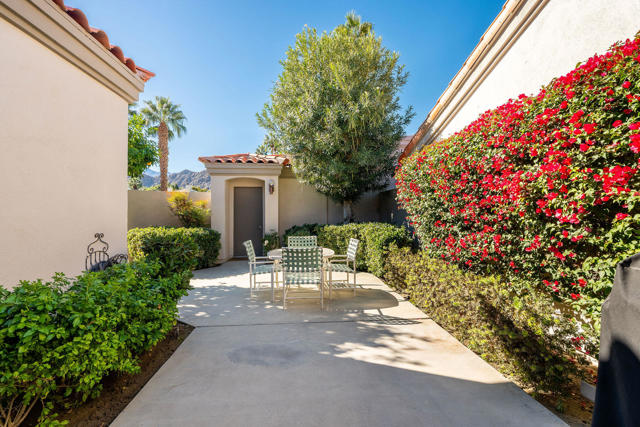54396 Shoal Creek, La Quinta CA: https://media.crmls.org/mediaz/b00eceec-dc23-4f2b-a130-ddabfc094303.jpg