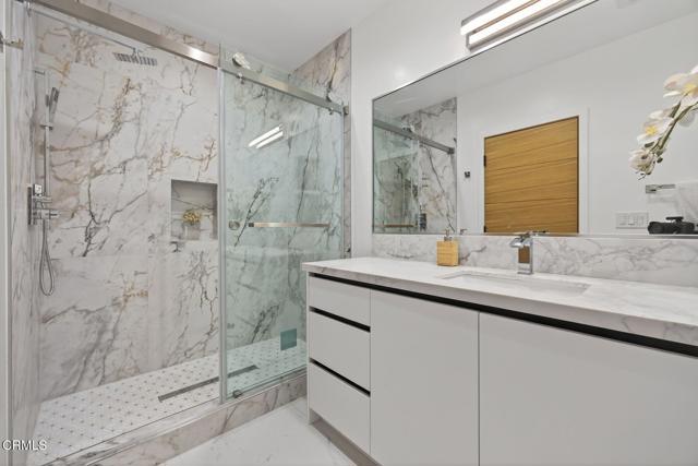 2407 Sunset Drive, Ventura CA: https://media.crmls.org/mediaz/b00fb68f-5a28-4698-964d-56a6387055a5.jpg