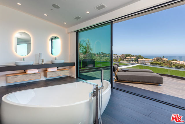 6156 Zumirez Drive, Malibu CA: https://media.crmls.org/mediaz/b00fc30a-e086-47e3-b550-072e7c5cc13b.jpg