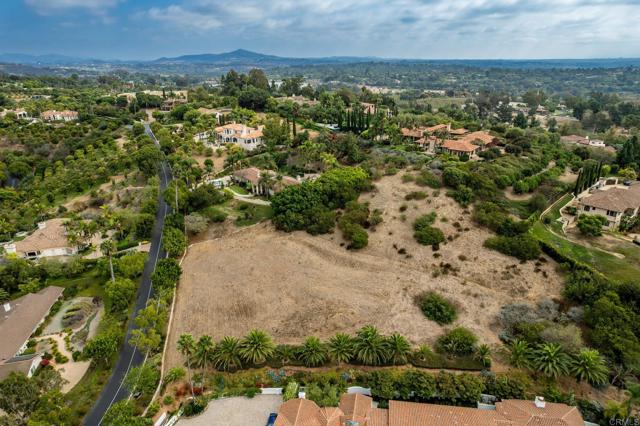 18174 Via Ascenso, Rancho Santa Fe CA: https://media.crmls.org/mediaz/b0101358-76f2-4eaa-831c-8f7a8470d10b.jpg