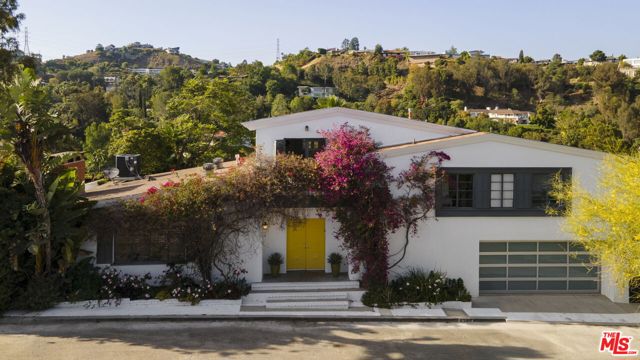 2500 Carman Crest Drive, Los Angeles CA: https://media.crmls.org/mediaz/b0101393-d0db-4fe5-aaea-ab55593aad40.jpg