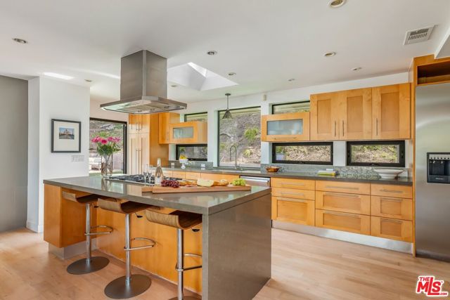 874 N Norman Place, Los Angeles CA: https://media.crmls.org/mediaz/b0101c6d-824f-460a-8943-6f81ff2465b2.jpg