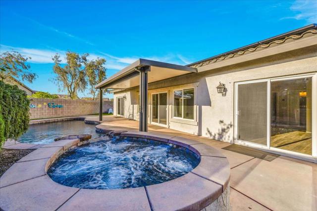1121 Palmas, Palm Springs CA: https://media.crmls.org/mediaz/b0109b63-2c10-47fe-8e10-874e5f53e060.jpg