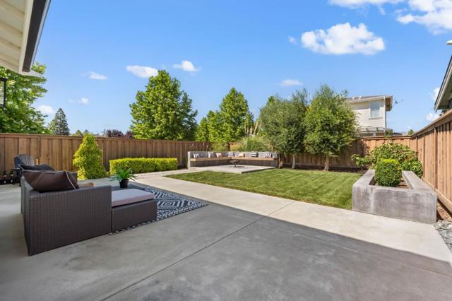 17920 Stoney Creek Way, Morgan Hill CA: https://media.crmls.org/mediaz/b01101ac-bd15-42c4-ad41-24ea79a9f156.jpg