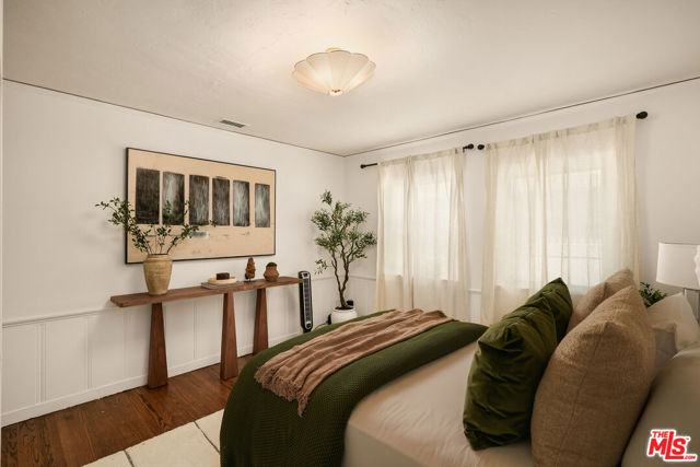 3860 Hepburn Avenue, Los Angeles CA: https://media.crmls.org/mediaz/b0110ffb-15a4-4d1c-a84e-d759ee615740.jpg