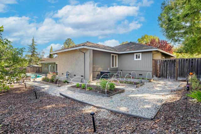1405 Cedar Place, Los Altos CA: https://media.crmls.org/mediaz/b011103d-b9a9-45fa-bd47-ca35a4be1a39.jpg