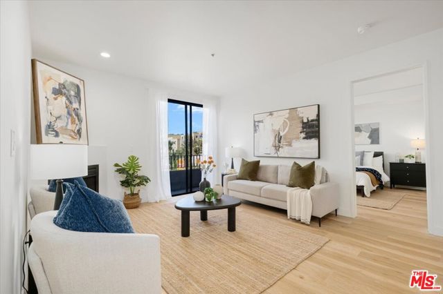625 S Berendo Street, Los Angeles CA: https://media.crmls.org/mediaz/b0112850-3560-4d2c-9a6e-a94e55fc2429.jpg