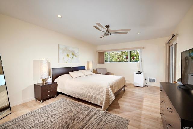 561 S Sierra Avenue, Solana Beach CA: https://media.crmls.org/mediaz/b0116862-d22b-4a54-869b-ac16e8b25b68.jpg
