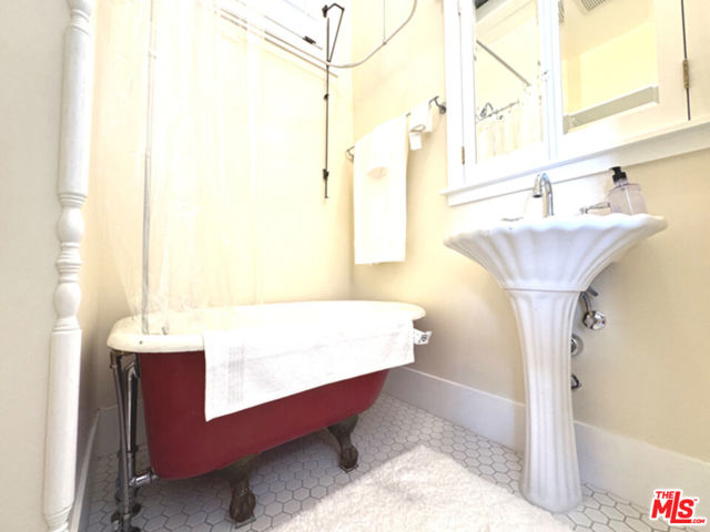 334 Belmont Avenue, Los Angeles CA: https://media.crmls.org/mediaz/b011da88-3a89-4afa-8f68-fcecf7475375.jpg