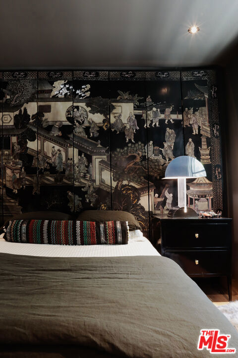 4934 La Roda Avenue, Los Angeles CA: https://media.crmls.org/mediaz/b01365e0-14b1-4290-ac95-f3ae8a2ffc6b.jpg