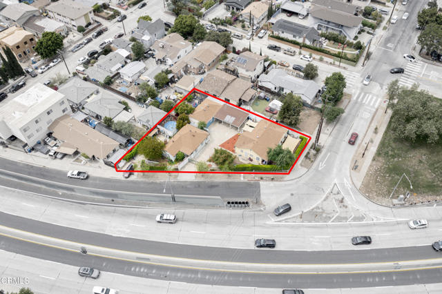 5621 Carlota Boulevard, Los Angeles CA: https://media.crmls.org/mediaz/b013a0a5-4b48-49d3-8a92-6d61228d309a.jpg