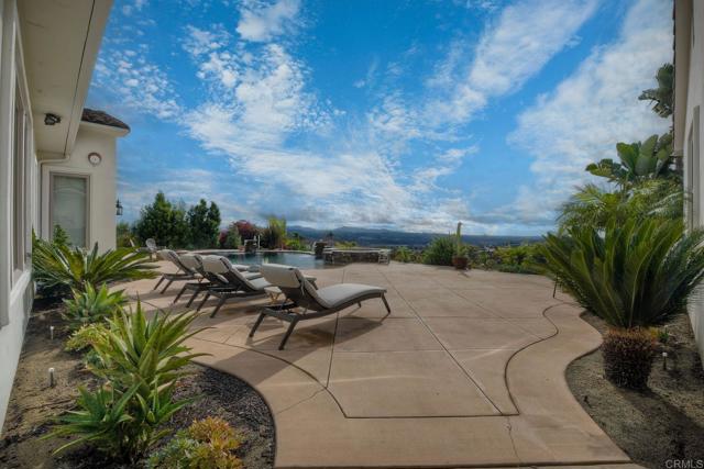 Detail Gallery Image 35 of 72 For 2644 Dos Lomas, Fallbrook,  CA 92028 - 4 Beds | 5/1 Baths