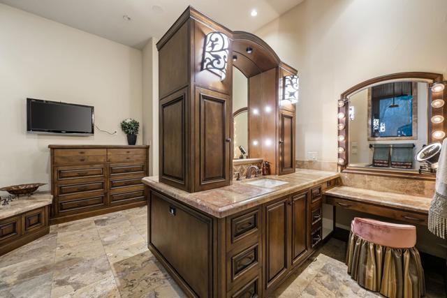 9 Nebulae Way, Rancho Mirage CA: https://media.crmls.org/mediaz/b013dbae-3825-4574-92b4-562311ed1363.jpg