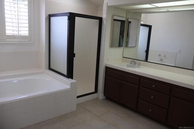 672 Chateau Place, Escondido CA: https://media.crmls.org/mediaz/b013df58-6c92-4fe8-82b1-ab76dd604129.jpg