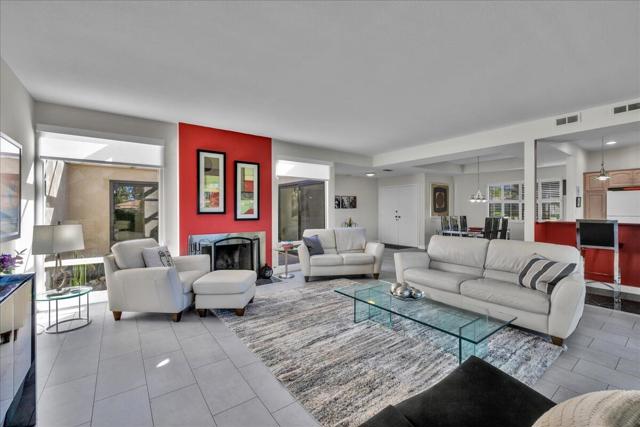 2202 Oakcrest Drive, Palm Springs CA: https://media.crmls.org/mediaz/b0147bd8-6593-47b3-94c5-1f57360e2950.jpg