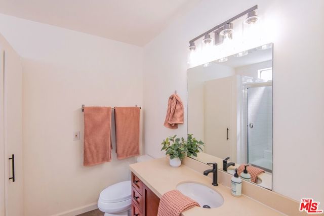 4702 Fulton Avenue, Sherman Oaks CA: https://media.crmls.org/mediaz/b014acd8-9a3d-4409-9086-11c6279aedf7.jpg