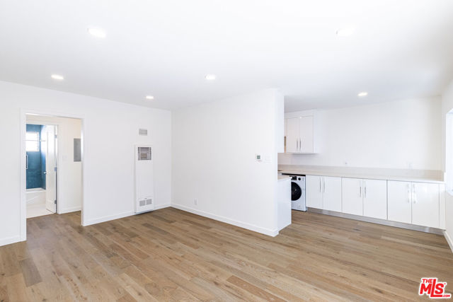 1026 6th Street, Santa Monica CA: https://media.crmls.org/mediaz/b014bc15-9786-49f9-a078-bbe6f6923c6e.jpg