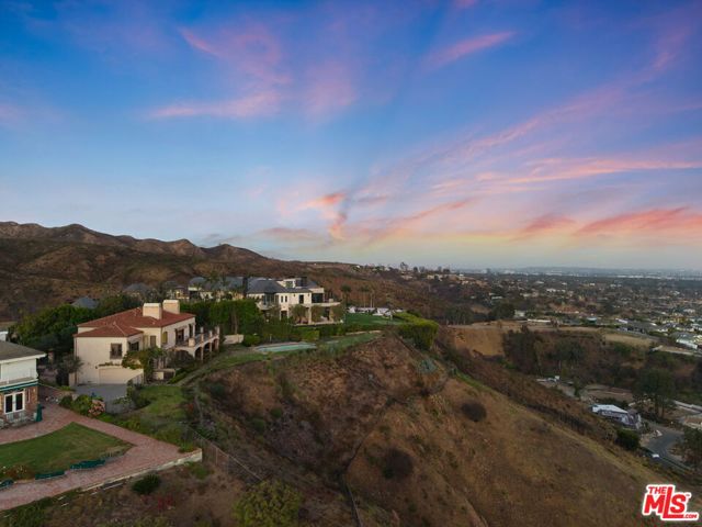 1476 Via Cresta, Pacific Palisades CA: https://media.crmls.org/mediaz/b015939c-5cdd-45e6-b414-38879fbe56ce.jpg