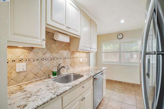 14413 Kings Ct, San Leandro CA: https://media.crmls.org/mediaz/b015bca4-1936-4a4d-9b03-cff5a753c16d.jpg