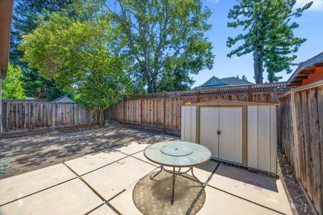 440 Rutherford Avenue, Redwood City CA: https://media.crmls.org/mediaz/b015bf78-b4de-4c1f-bcec-06c0ad9dc18e.jpg