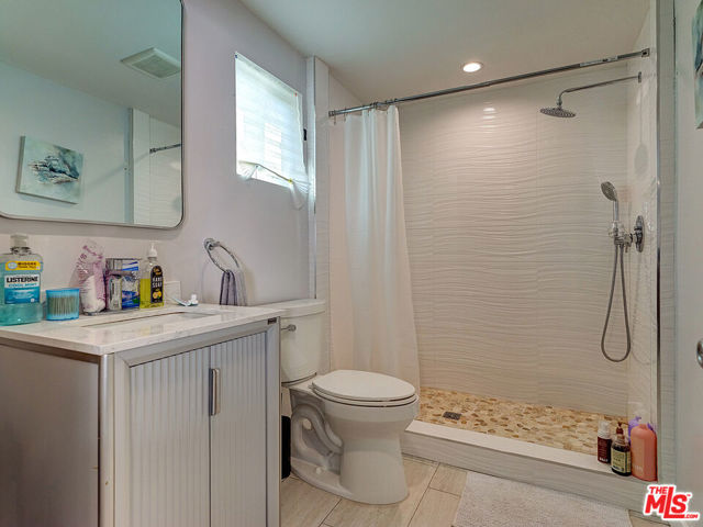 1019 S Rimpau Boulevard, Los Angeles CA: https://media.crmls.org/mediaz/b01695b2-924a-41ef-87ed-c0babbc1d248.jpg