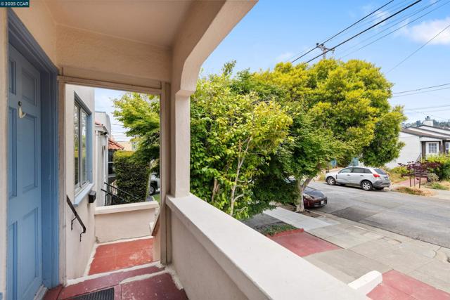 708 Cornell Ave, Albany CA: https://media.crmls.org/mediaz/b016ae71-ea0e-4dfd-9611-f0ceb69a282f.jpg