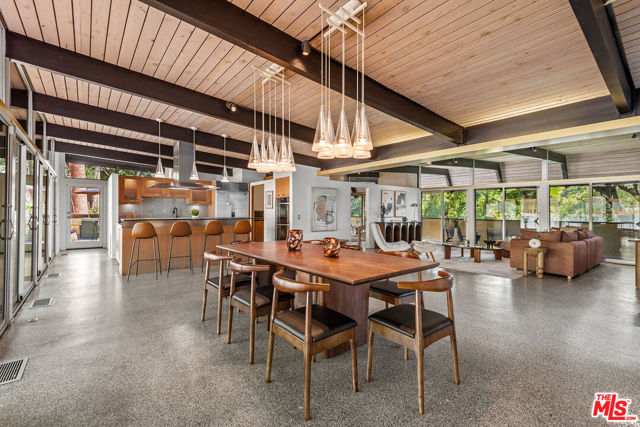 4944 Hood Drive, Woodland Hills CA: https://media.crmls.org/mediaz/b0179d01-f18e-4ea8-855f-d6068e9fb65e.jpg