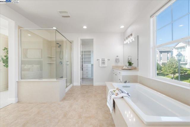 4206 Sunset View Dr, Dublin CA: https://media.crmls.org/mediaz/b017c7ea-3ca1-4969-b69c-63a068792988.jpg