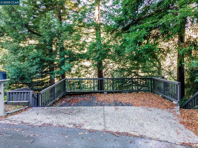 1383 Alvarado Rd, Berkeley CA: https://media.crmls.org/mediaz/b017dad7-c52f-48c1-94c4-a991aa80867b.jpg