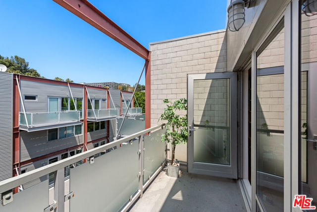 3450 Cahuenga Boulevard, Los Angeles, California 90068, 2 Bedrooms Bedrooms, ,1 BathroomBathrooms,Townhouse,For Sale,Cahuenga,24403061