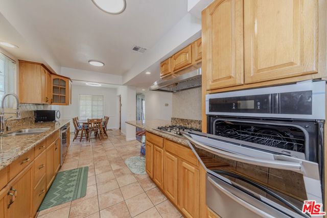 11210 Mcdonald Street, Culver City CA: https://media.crmls.org/mediaz/b0182fe2-c933-4541-be1b-58d0c23b5656.jpg