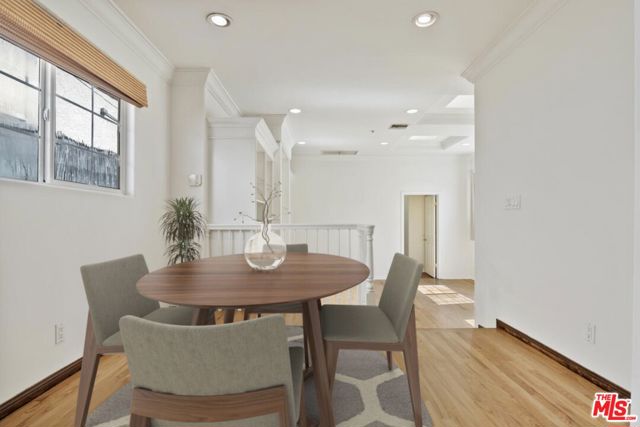1710 Santa Paula Place, Glendale CA: https://media.crmls.org/mediaz/b018ca3e-c838-4415-a93d-1c3b970eab3d.jpg