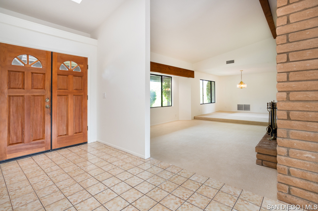 627 Elm Tree LN, Fallbrook CA: https://media.crmls.org/mediaz/b0190c5f-421f-493c-bc14-1ca9238a6aeb.jpg