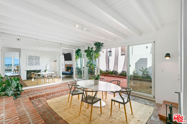 30830 Broad Beach Road, Malibu CA: https://media.crmls.org/mediaz/b01947cd-9460-46dc-b916-6eddc19a7594.jpg